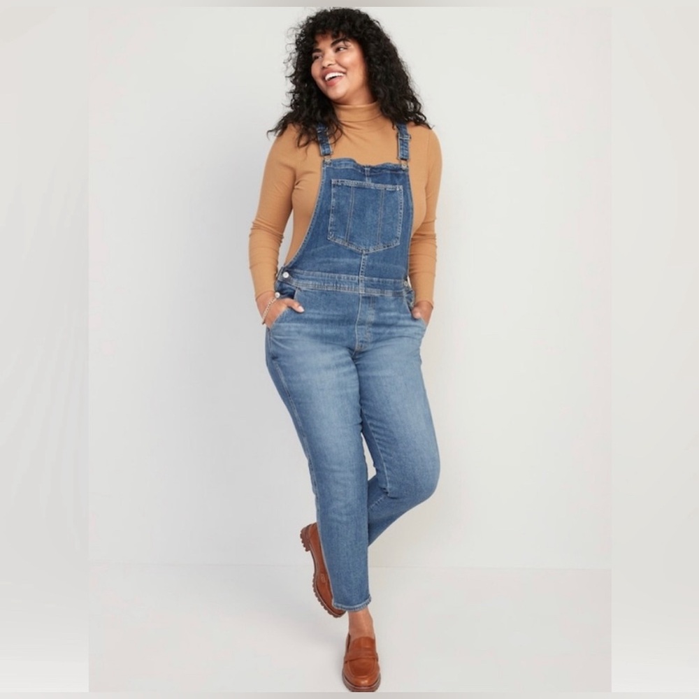 Old Navy 90’s Straight Leg Overalls Size 4